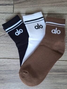 Alo Throwback socks 3 pairs brand new